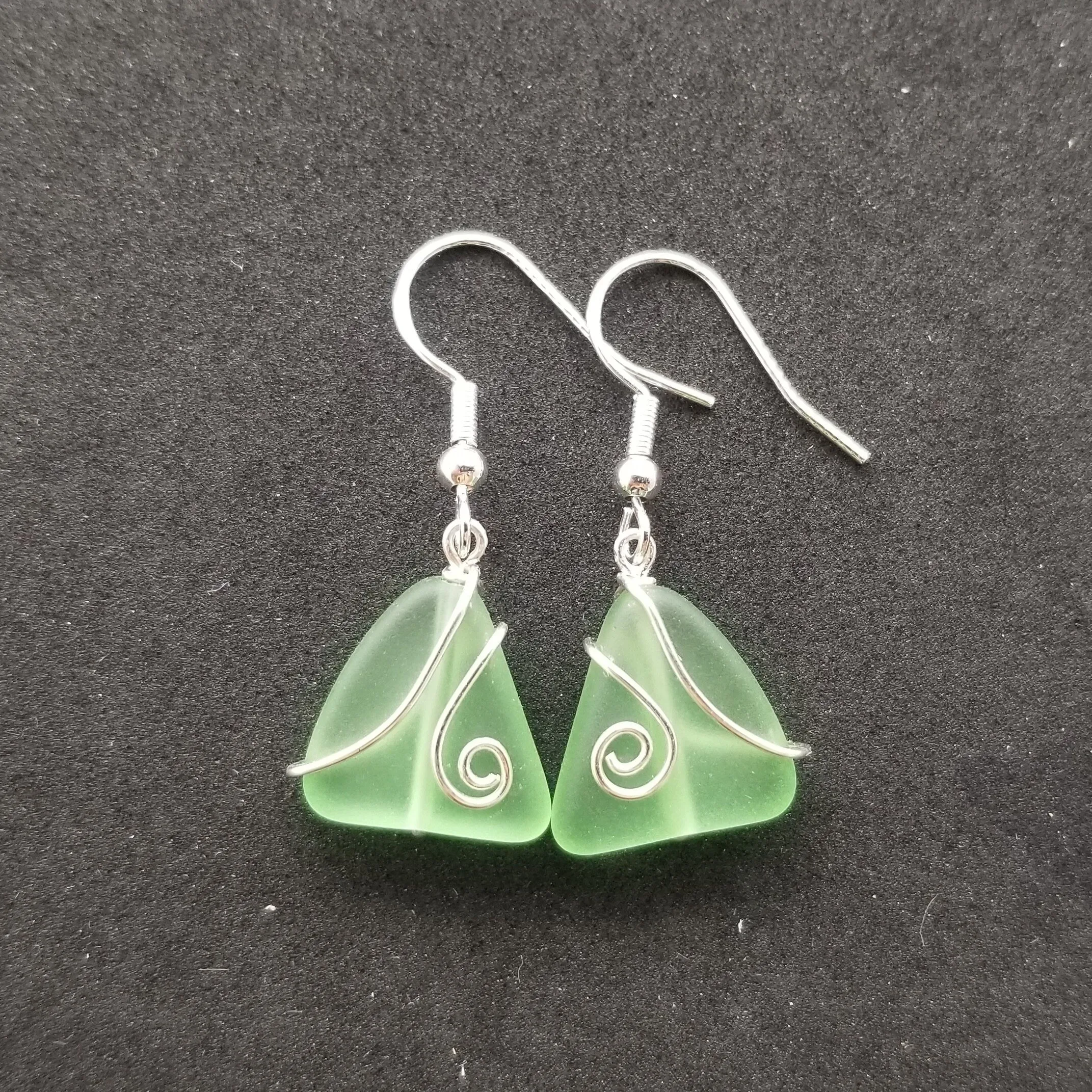 Hawaiian Jewelry Sea Glass Earrings, Wire Peridot Earrings Green Earrings, Beachy Sea Glass Jewelry Birthday Gift(August Birthstone Jewelry)
