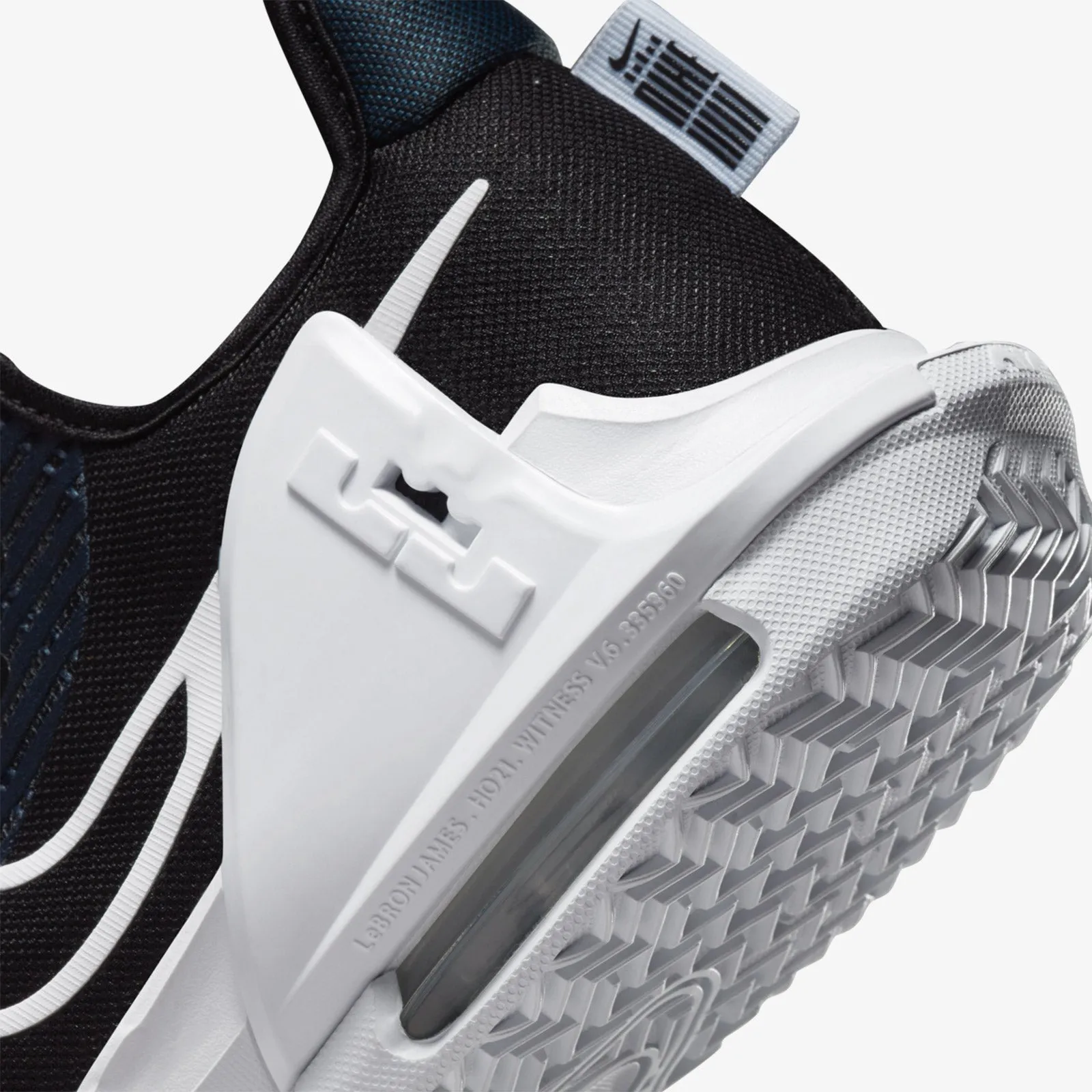 LeBron Witness 6 - Black