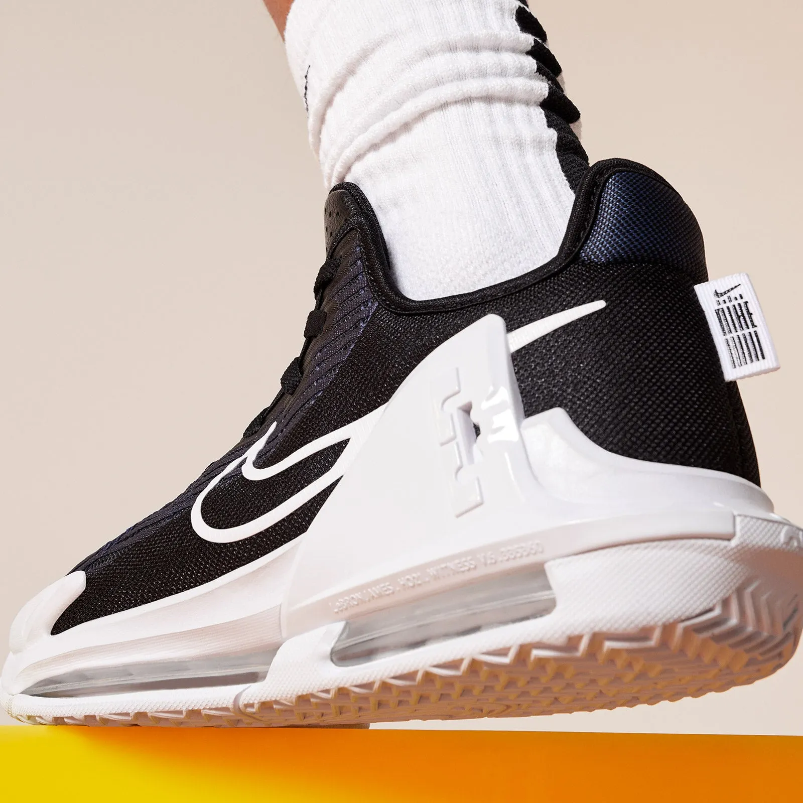 LeBron Witness 6 - Black