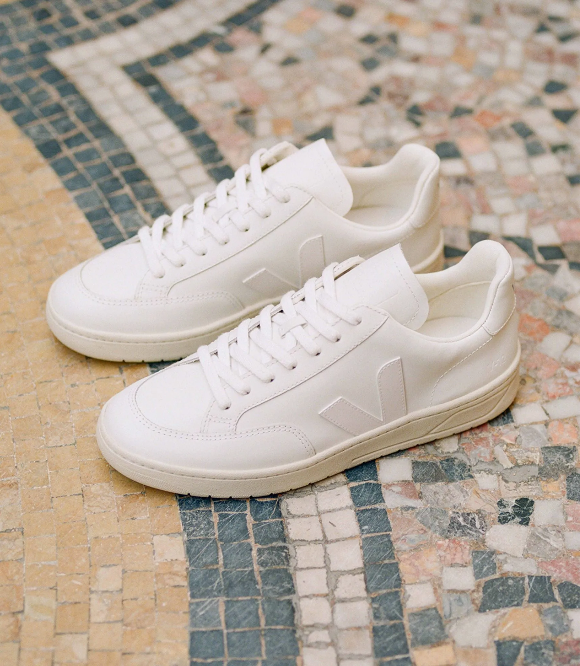 VEJA- MEN’S V-12 LEATHER SHOE